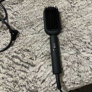 Lange “Mane Pass” Straightening Brush
